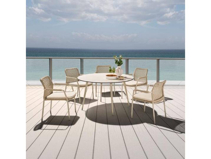 CASA DOMA Napola/Fasano Gartenmöbel-Set mit Tisch HPL Ø 130 cm und Rope-Stapelstuhl, 6-teilig - Gestelle cream Rope fossil – Quadro Kissen beige von gartenmoebel-company