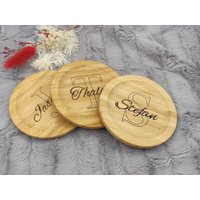 Untersetzer Personalisiert Holz Rund Namen Initialien Bambus Mit Wunschgravur Individuelles Geschenk Geschenkidee Glasuntersetzer von gedrucktundgelasert0