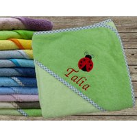 Babyhandtuch Mit Namen Marienkäfer in Wunschfarbe von geschenkelibelle