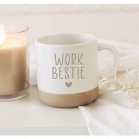 Work Bestie Tasse - Geschenk Kollegin Kollege Abschiedsgeschenk Arbeit Herz Gravur Personalisierte Keramiktasse 360 Ml von gevadesign