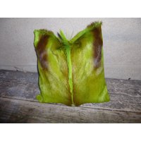 Echtes Fellkissen Aus Gefärbtem Springbockfell von geweihshop