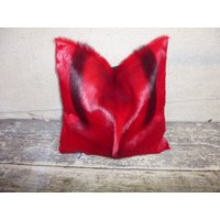 Echtes Fellkissen Aus Gefärbtem Springbockfell von geweihshop