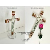 Klares Epoxidharz Doppelzweckkreuz Mit Tiefrosa Getrockneten Blumen Grün Stiele Und Holz | Normale Größe von glitterautumn
