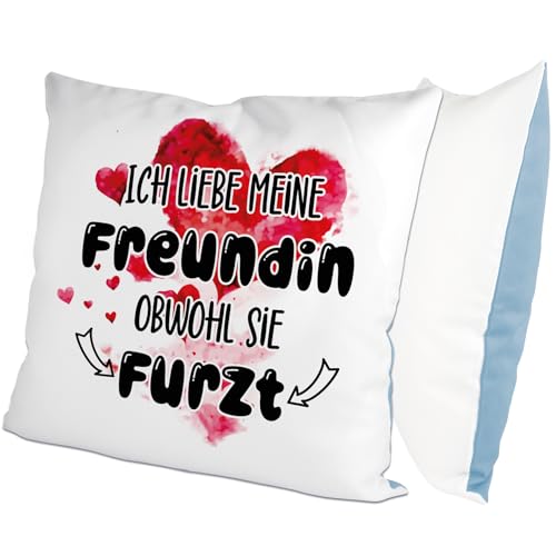 glitzertassen.de® | Ich Liebe Meine Freundin obwohl sie furzt | Kissen mit Spruch | Geschenk | Kissen mit Druck | Liebe | Deko Kissen | Fotokissen | Kuschelkissen | Partnerkissen | Weiß/Blau von glitzertassen-de