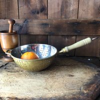 Vintage Sieb Aus Messing Und Holz - Zum Aufhängen von gloveandfox