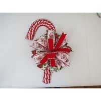 Zuckerstange Weihnachtskranz Mit Schleife Tür Kleiderbügel Rot Und Weiß Zuckerstange Weihnachtskranz Mit Schleife Tür Kleiderbügel Rot Und Weiß von goingtothatshop