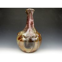 Flasche - "Schnorchel" Abgewandelt Gold Luster Shino Lila Streifen Glänzend Keramik Vase 13.5" X 22"X 22" Goneaway Pottery | S3677 von goneawaypottery