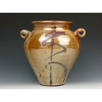 Hohes Gefäß Mit Tanzender Figur - Shino Vase Glänzend Gold Luster Griffe 18 X 20 16, 5 cm Goneaway Pottery | V4176 von goneawaypottery