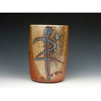 Vase - Altered Gold Luster Shino Glänzend Tanzende Figur Keramik 6"x 3.5"x 3.5" Goneaway Pottery | Va3863 von goneawaypottery