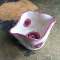 Handgefertigte Keramiktasse Oder Salzkeller Gewürzteller Aschenbecher Rustikal Weiß Und Rosa von gormanArtsStudio
