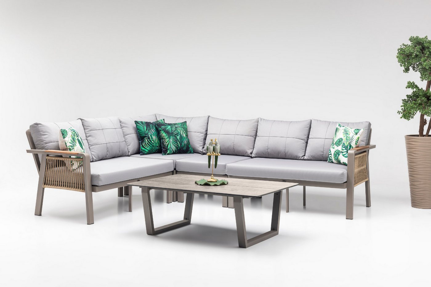 gowoll Gartenlounge-Set Premium Ecklounge mit Wetterfest Gartentisch Aluminium Möbelsets, (Sitz und Rückenkissen, Tisch mit 2x3 Sitzer und 2xStuhl), Armlehne aus Iroko-Holz von gowoll