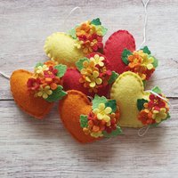 Herz Ornament Mit Blumen in Den Farben Rot-Gelb-Orange - 6Er Set Filz Wohnaccessoire Natur Inspiriert von grabacoffee