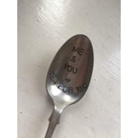 Handgestempeltes Silberblech Teelöffel Ich Und Du Tee Zu Zweit von greenshedbutterknowl