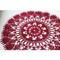 Dunkelrot Doily 41 cm - Spitze Bourbon Marsala Hochzeit Dekor Haus Hygge Vintage Stil Dekoration Hochzeitsgeschenk Für Ihre Housewarming Schäbig von gull808