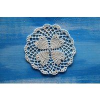 Elfenbeinfarbenes Häkeldeckchen Untersetzer Aus Baumwollspitze Mit Herzen | 11 cm von gull808