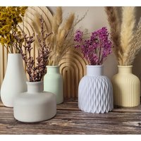 Vasen Für Trockenblumen Mitbringsel Keramikgießmasse Verschiedene Farben & Designs von haekelherzstein