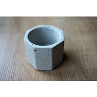 Blumentopf | Eierbecher Kerzenhalter Beton Hexagon von hallodadraussen
