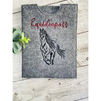 Equidenpass/Pferdepass Filz Hülle "Galopp" Personalisierbar Tierpass Ausweishülle Pferdefreund Geschenk Stall Equidenpass/Pferdepass Filz Hülle "Galopp" Personalisierbar Tierpass Ausweishülle Pferdefreund Geschenk Stall von handmadebyjurali