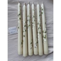 2Er-Set Stumpenkerzen Mit Gänseblümchenmuster 2Er-Set Stumpenkerzen Mit Gänseblümchenmuster von handpaintercandles