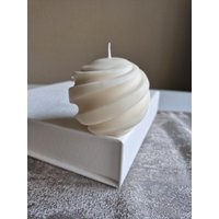 Spiralkugelkerze I Runde Kerze | Rapswachs Twisted Gedrehte Schraubenkugelkerze Trend Kugel Planet Spiralkugelkerze I Runde Kerze | Rapswachs Twisted Gedrehte Schraubenkugelkerze Trend Kugel Planet von happycandleberlin