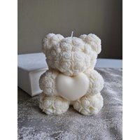 Teddybär Kerze | Groß | Rosenbär Mit Herz Rosen I Valentinstag Liebesgeschenk Rapswachs Teddybär Kerze | Groß | Rosenbär Mit Herz Rosen I Valentinstag Liebesgeschenk Rapswachs von happycandleberlin