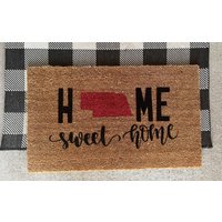 Home Sweet Nebraska | Irgendein Zustand Teppich von happycrafterz