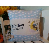 Kissen - Bezug Zur Geburt Bärchen Auf Mond Blau von harzstickerei