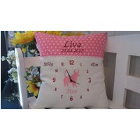 Kissen Zur Geburt | Sternzeichen in Uhr Rosa von harzstickerei
