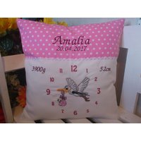 Kissen Mit Namen Zur Geburt | Storch in Uhr Rosa von harzstickerei