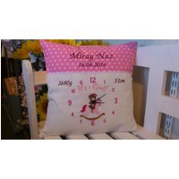 Kissen - Bezug Zur Geburt | Teddy Auf Schaukelpferd in Uhr von harzstickerei