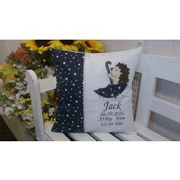 Kissen Mit Namen Zur Geburt | Igel Im Regenschirm Appli Blau Sterne von harzstickerei