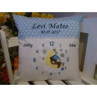 Kissen Mit Namen Zur Geburt | Teddy Auf Mond Blau von harzstickerei