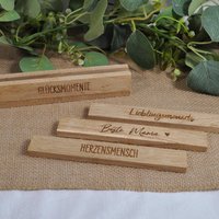Gravierte Kartenhalter, Deko, Set, Geschenk, Karten, Holzklötzchen, Personalisiert Gravierte Kartenhalter, Deko, Set, Geschenk, Karten, Holzklötzchen, Personalisiert von hausgemachtShop