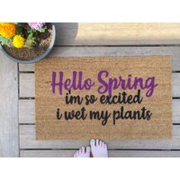 Hallo Frühlings | Frühlingsdekor Frühlings-| Willkommensmatte Fußmatte Einweihungsgeschenk Veranda-Passepartout Hallo Frühlings | Frühlingsdekor Frühlings-| Willkommensmatte Fußmatte Einweihungsgeschenk Veranda-Passepartout von hayilybeedesigns