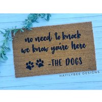 No Need To Knock We Know You're Here | Hunde Hundetürmatte Lustige Türmatte Hundeschild Willkommensmatte von hayilybeedesigns
