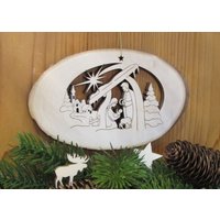 Holz Weihnachtskrippe, Krippenszene in Rindenholzscheibe von hebraHolzGeschenke
