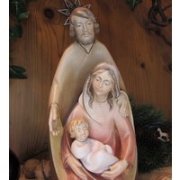 Holzgeschnitzte Heilige Familie 20 cm Farbig/Moderne Krippendarstellung Jesus Geburt Weihnachtsdeko /Krippenfiguren Holzgeschnitzte Heilige Familie 20 cm Farbig/Moderne Krippendarstellung Jesus Geburt Weihnachtsdeko /Krippenfiguren von hebraHolzGeschenke