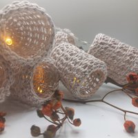 Lichterkette Taupe, Rot Gehäkelt Muster Edel Chic Batteriefach Oder Led Umhäkelt Baumwolle - Häkellichterkette Bohostyle Bulli Wohnmobil von heimelich