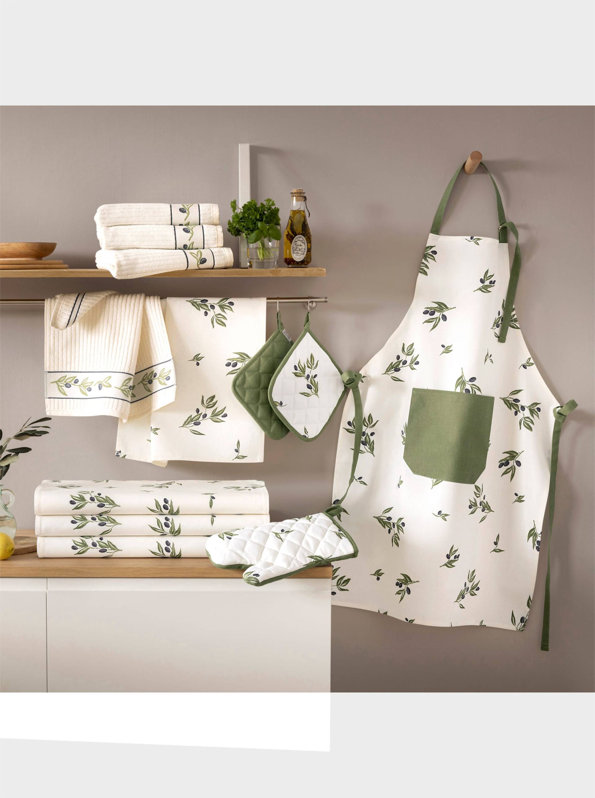 Küchenprogramm in weiß-grün von heine von heine