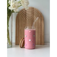 Trinkglas Mit Bambusdeckel Und Strohhalm |Iced Matcha Latte Becher | Glascup Bunten Herzchen| Geschenkidee Für Beste Freundin von hejlittlefam