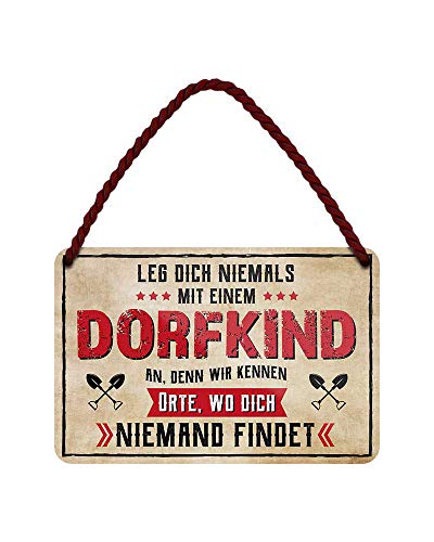 Leg Dich Niemals mit einem Dorfkind an - witziges Hängeschild mit Kordel und Saugnapf - lustiges Schild für Dorfbewohner - witzige Deko Partyraum Partykeller - Geschenk Nachbarn Freunde - 18x12cm von helges-shop