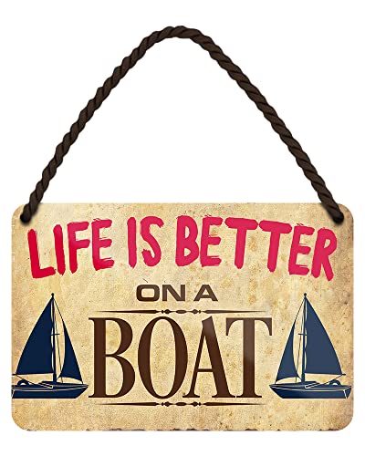Life is better on a boat - Metallschild mit Kordel und Saugnapf - witziges Retro Deko Schild - lustiger Spruch Geschenk für Segler Bootsbesitzer - Dekoration Segelboot Segelschiff Boot Yacht - 18x12cm von helges-shop