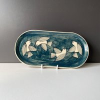Oval Rechteckige Handgemachte Keramikschale, Kleine Servierplatte Mit Vogeldesign, Von Volkskunst Inspiriert von helloshanstudio