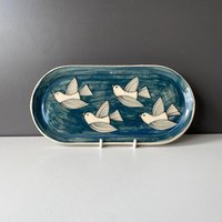 Oval Rechteckige Handgemachte Keramikschale, Kleine Servierplatte Mit Vogeldesign, Von Volkskunst Inspiriert von helloshanstudio