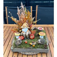 Herbstgesteck Mit Wichtel Und Naturmaterialien/ Herbstdeko/ Tischdeko/ Tischgesteck von herzAAllerlei
