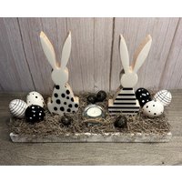 Modernes Ostergesteck Mit Holzhasen - Stilvolle Tischdekoration in Schwarz-Weiß von herzAAllerlei
