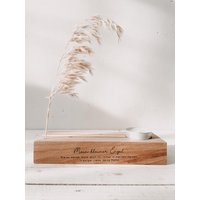 Personalisierbarer Holz-Teelichthalter Mit Liebevoller Botschaft Personalisierbarer Holz-Teelichthalter Mit Liebevoller Botschaft von herzundspaene