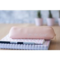 Federmäppchen | Kosmetiktasche Mit Spruch "You Are Loved" Ermutigung Verschiedene Farben Geschenkidee Für Studenten Federmäppchen | Kosmetiktasche Mit Spruch "You Are Loved" Ermutigung Verschiedene Farben Geschenkidee Für Studenten von himmelhochART