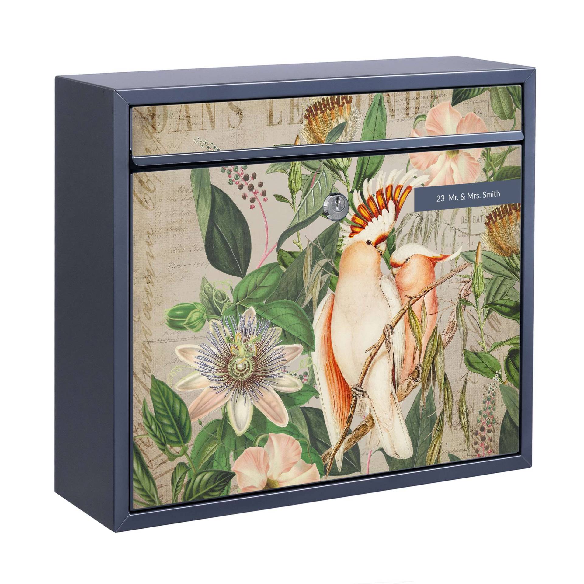 Briefkasten mit eigenem Text Colonial Style Collage - Rosa Kakadu Briefkasten mit eigenem Text Colonial Style Collage - Rosa Kakadu