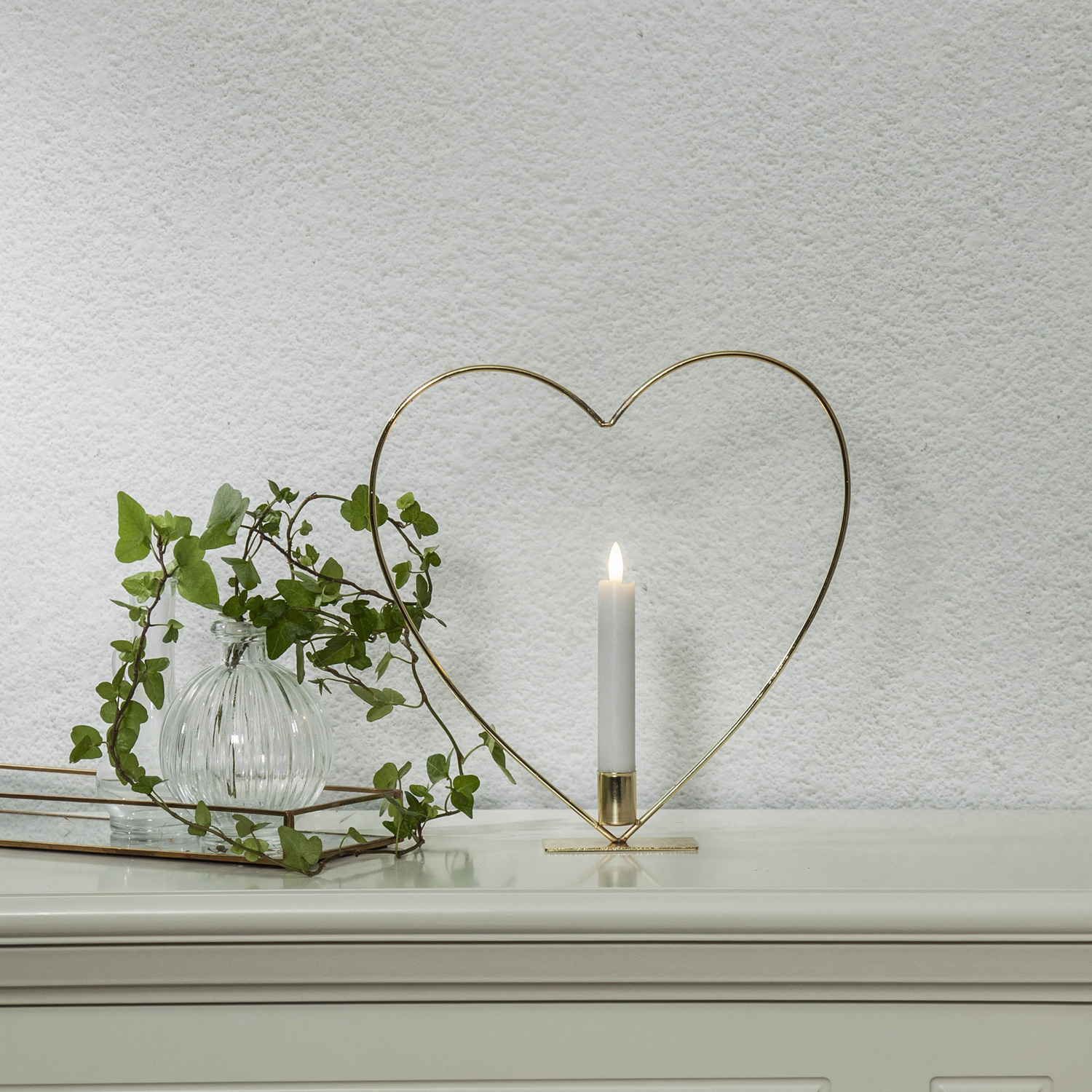 Dekoherz mit LED Kerze Flamme - Kerzenhalter - stehend - H: 28cm - Timer - Batterie - gold Dekoherz mit LED Kerze Flamme - Kerzenhalter - stehend - H: 28cm - Timer - Batterie - gold von MARELIDA